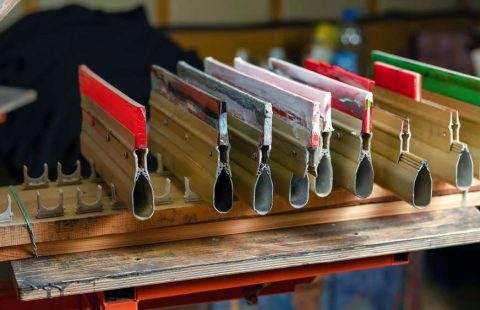 Screen printing machine selection – vacuum system and table structure example.