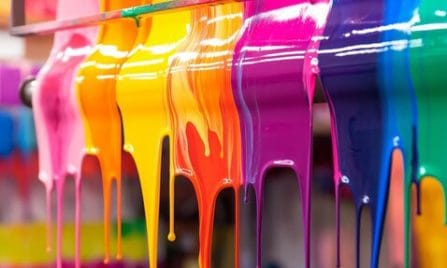 Renkli serigrafi boyalarının akışını gösteren görsel – konveyör kurutucu blog içeriği