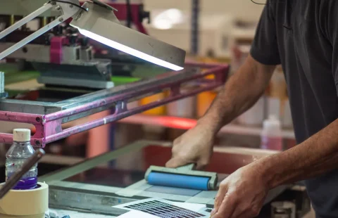 Serigrafi pozlama makinesi nasıl seçilir? 50x70 ve 70x100 pozlama makinesi karşılaştırması