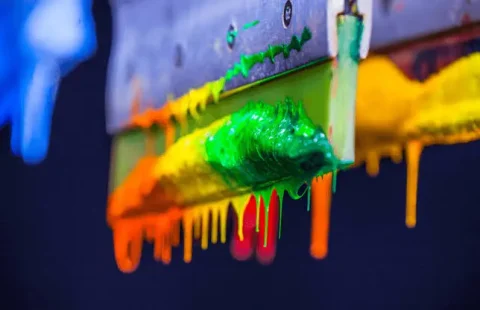 bardak baskı makinesi ile cam ve plastik bardaklara serigrafi baskı uygulaması