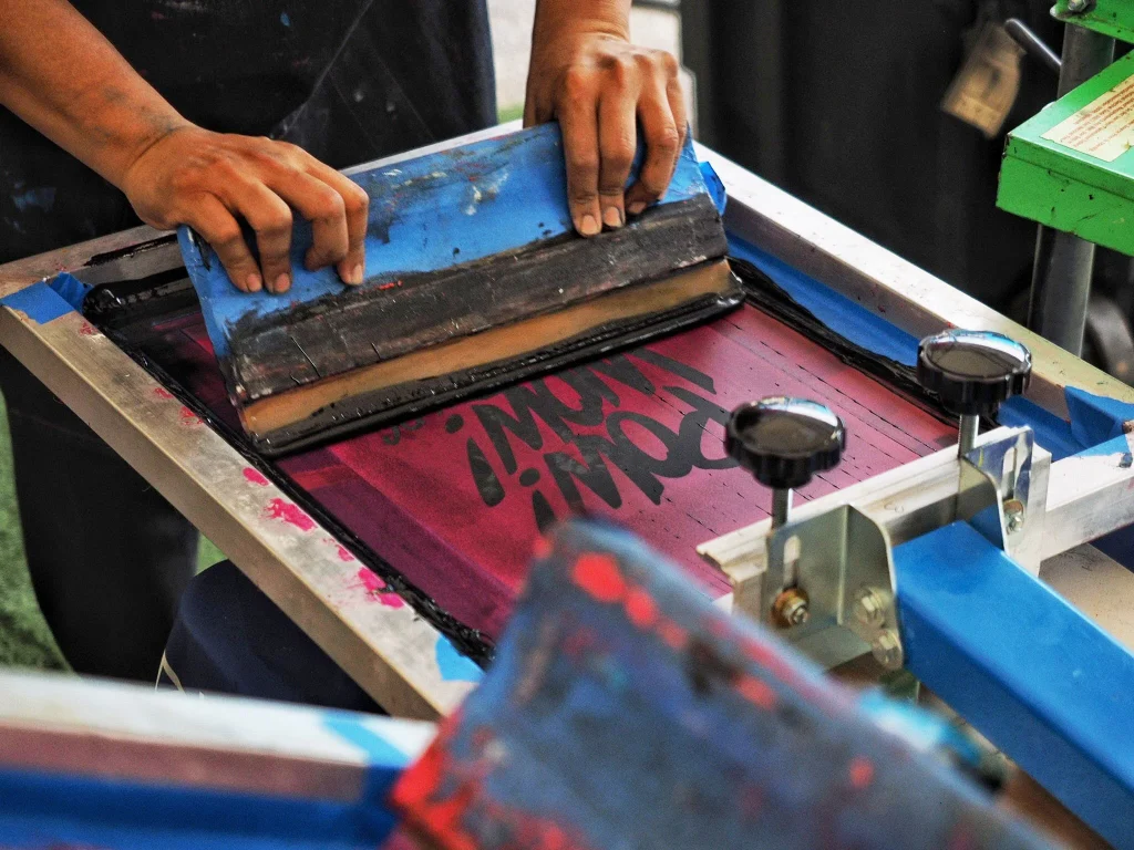 Serigrafi sarf malzeme listesi boya, emülsiyon, mesh, ragle lastiği ve temizlik malzemeleri
